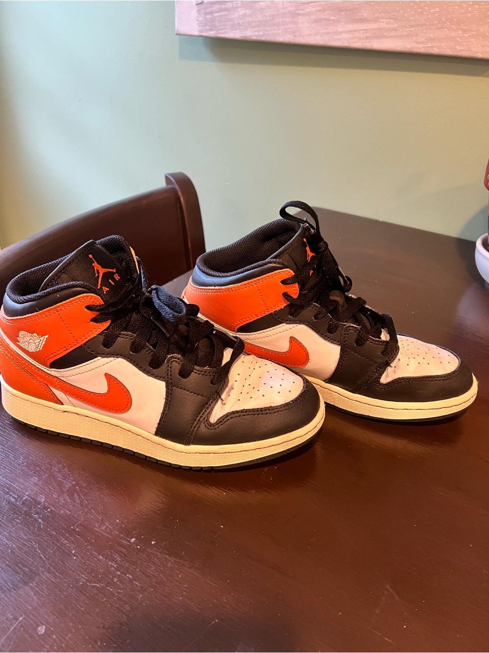 Nike Air Force 1 Mid Sneakers